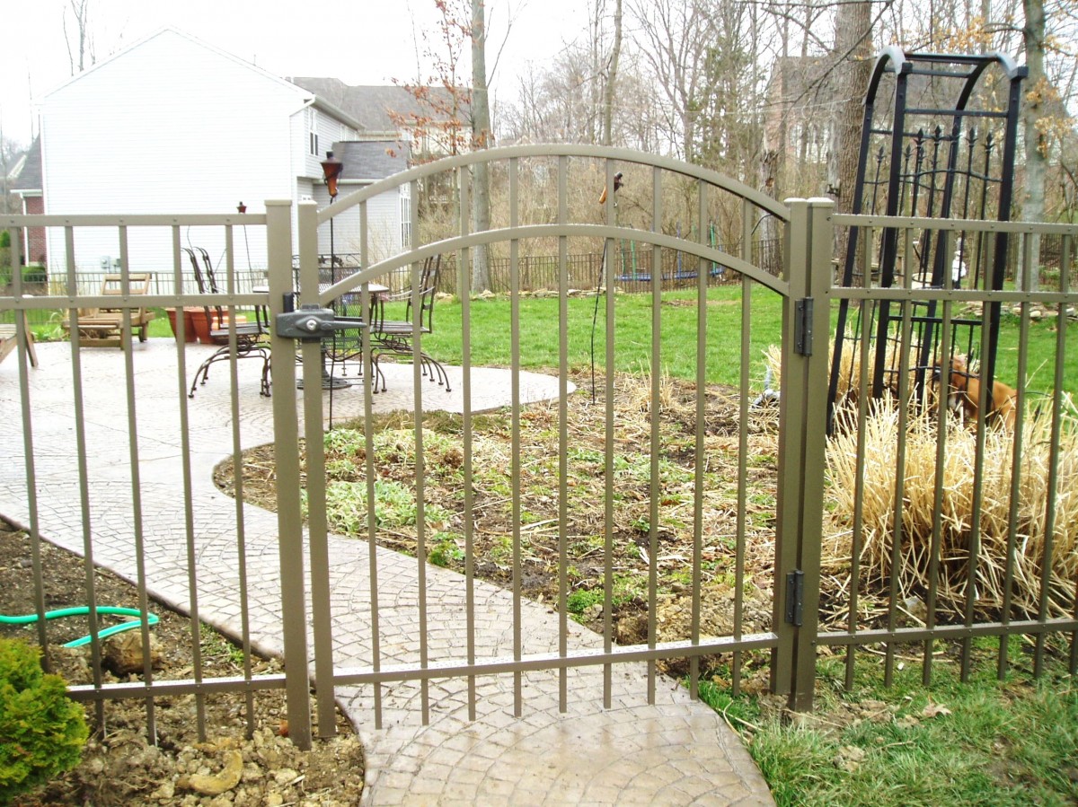 Universal Arched Aluminum Gate