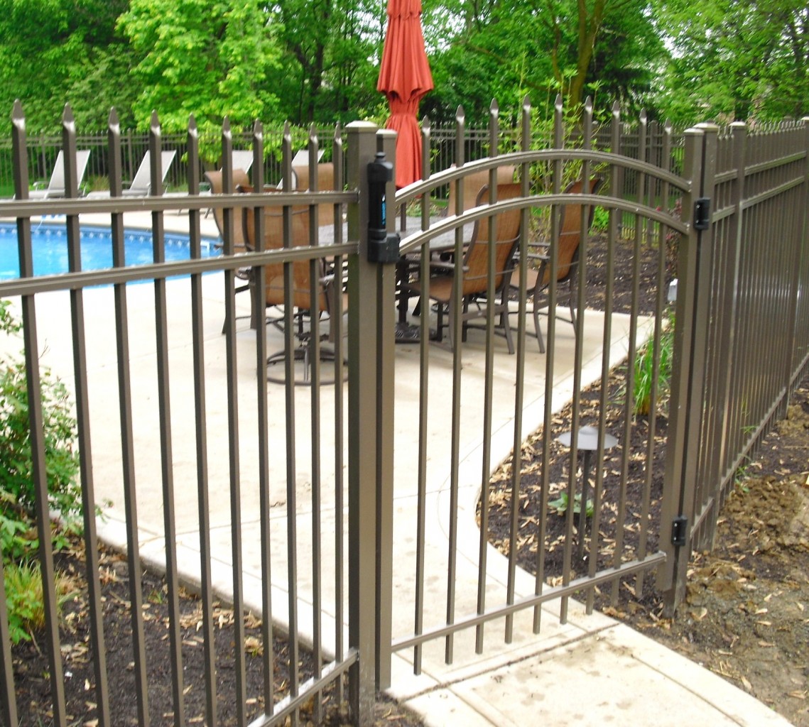 Spear Top Arched Aluminum Gate