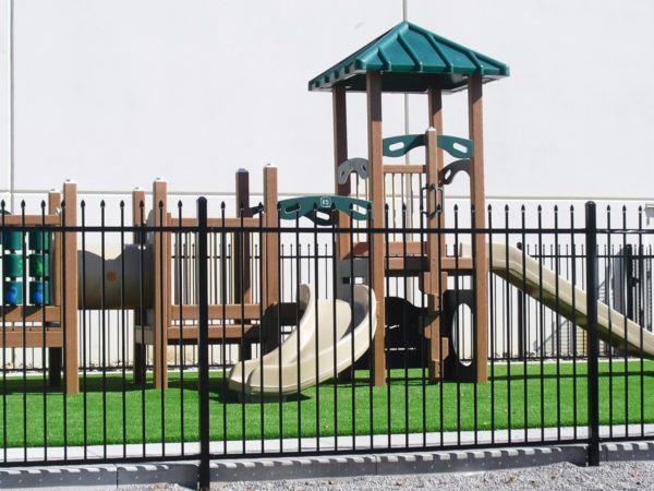 Montage Spear Top Playground Fence